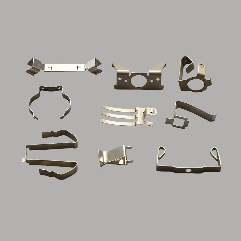 How can steel spring clips prevent tool loosening due to centrifugal force during high-speed cutting?